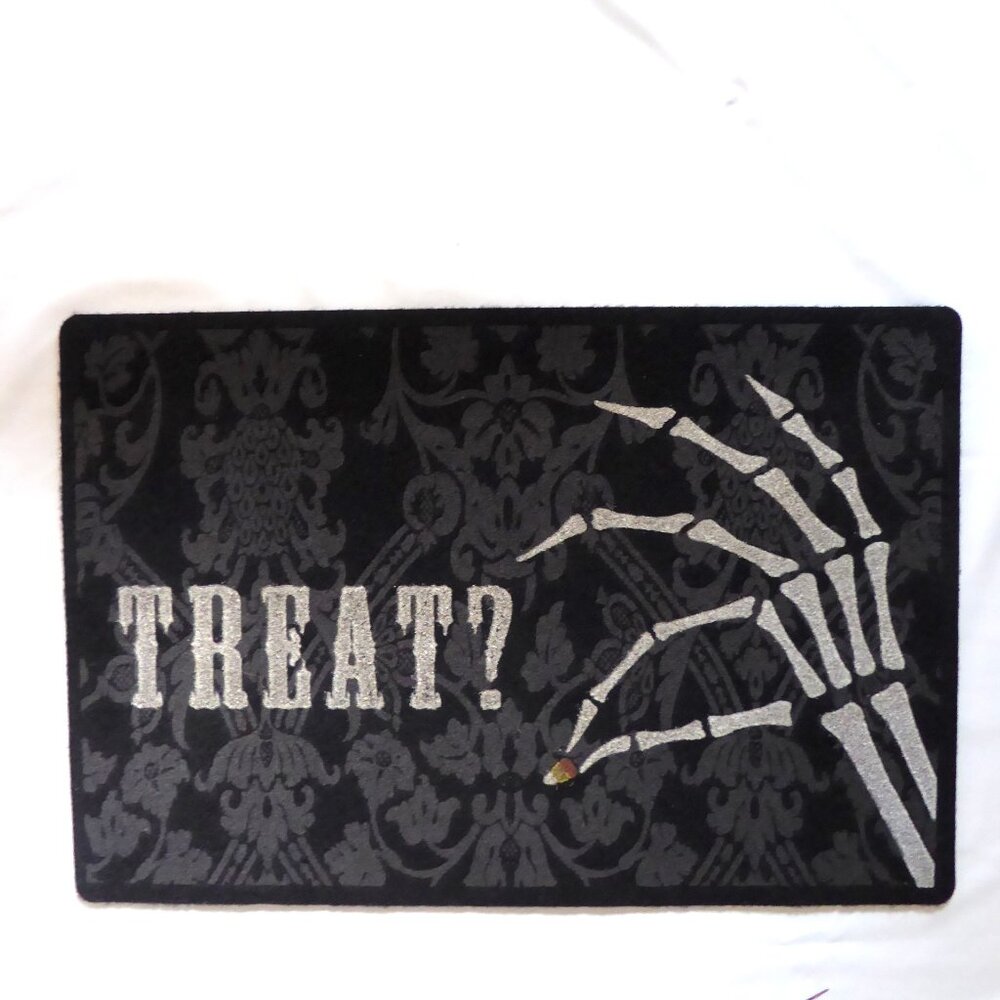 NEW HALLOWEEN TRICK OR TREAT SKELETON ARM CANDY CORN ENTRY FRONT DOOR MAT RUG